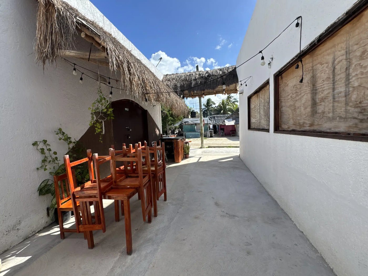 Kuka Plaza, passage between the units